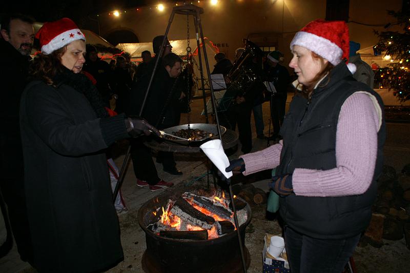 16-12 Distroff Enfants chantent Noel 33.jpg - KONICA MINOLTA DIGITAL CAMERA